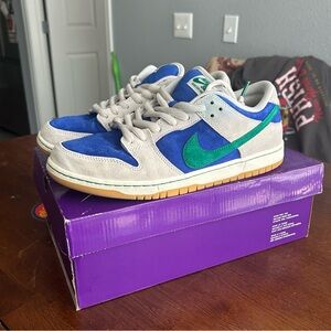 NIKE SB PHANTOM/MALACHITE 2023 DUNK
MODERATELY WORN